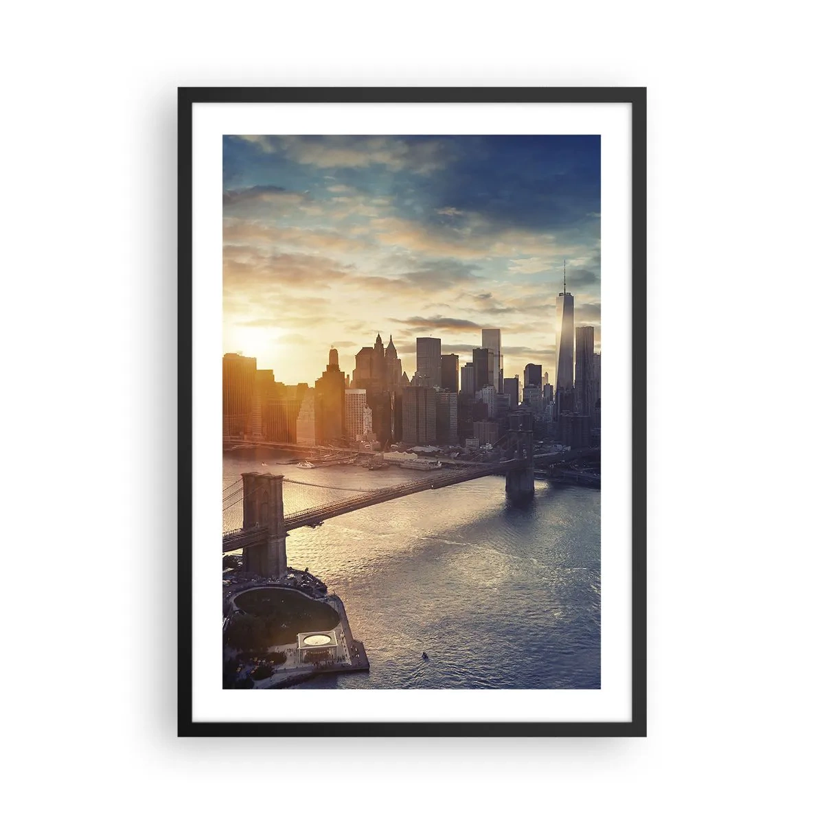 Poszter fehér keretben - Manhattan látképe naplementekor a Brooklyn híddal - 50x70cm - Nyugati kultúra emlékműve - Modern fali dekoráció nappalihoz és hálószobához ARTTOR