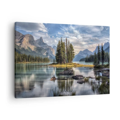 Vászonkép - Hegyi táj egy szigettel, amelyet egy nyugodt tó vesz körül - 70x50cm - A nagy és tiszta víz mellett... - Modern fali dekoráció nappalihoz és hálószobához ARTTOR