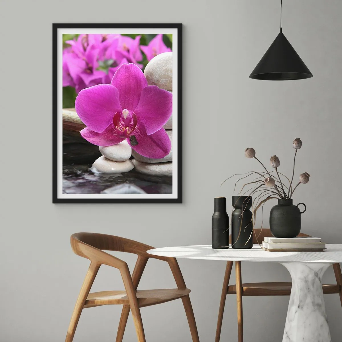 Poszter fehér keretben - Egy lila orchidea harmonikus elrendezésű kövek hátterében - 50x70cm - Már pihensz - Modern fali dekoráció nappalihoz és hálószobához ARTTOR