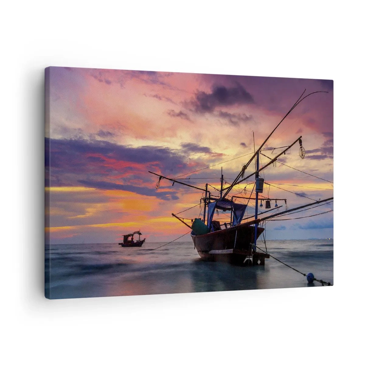 Vászonkép - Egy halászhajó egy színes naplemente hátterében - 70x50cm - Egzotikus este - Modern fali dekoráció nappalihoz és hálószobához ARTTOR